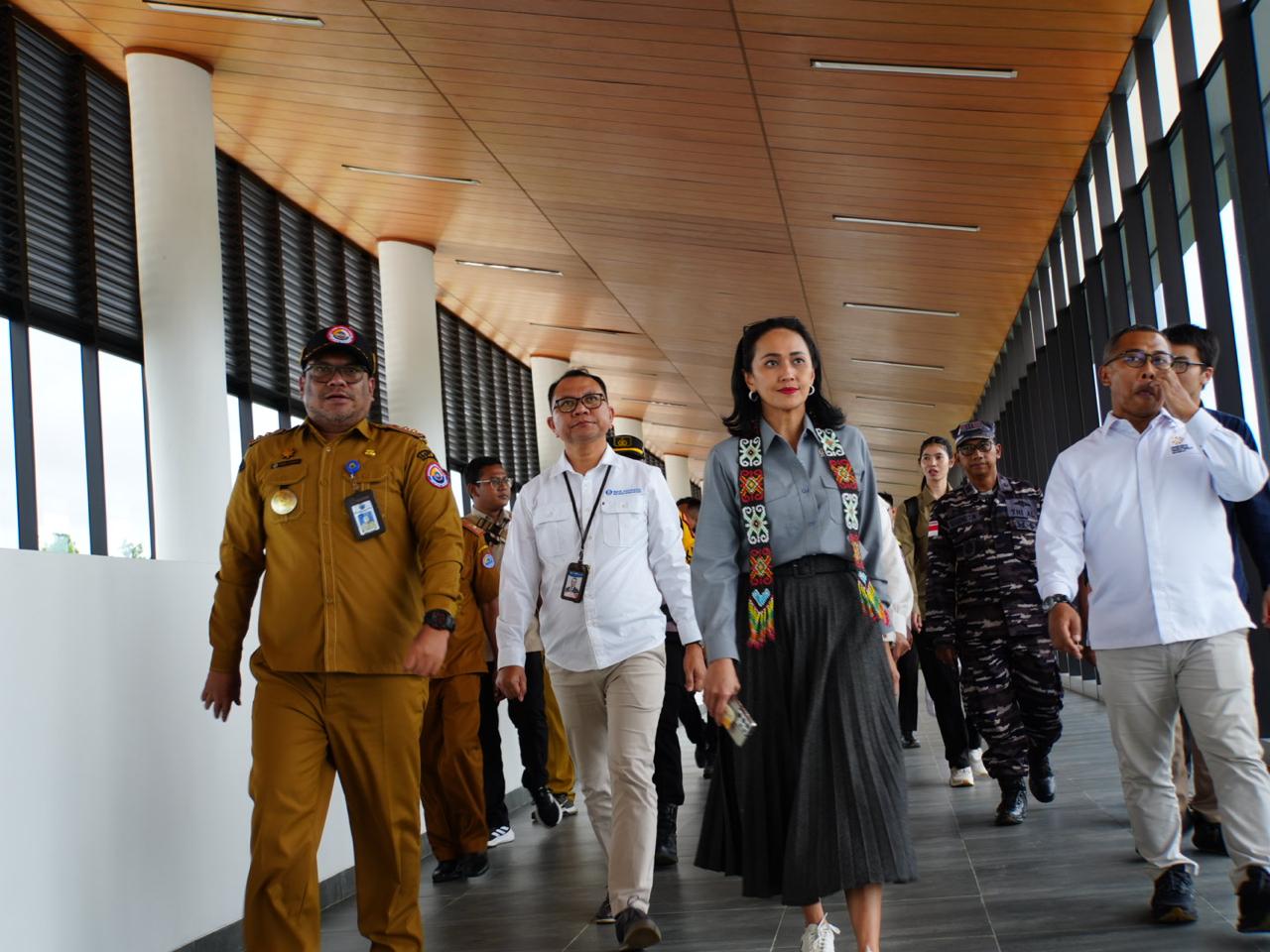 PLBN Sebatik Jadi Kunci Pengawasan Perbatasan, Wamen Christina Dorong Segera Dibuka Wamen Christina Aryan meninjau PLBN Sebatik di Kabupaten Nunukan, Kalimantan Utara (BeritaNasional/Elvis Sendouw/HO Hms P2MI)