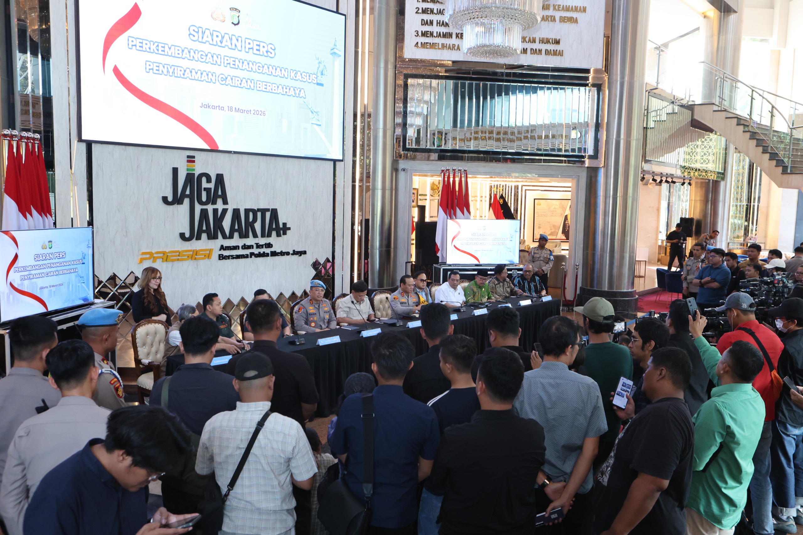 Polda Metro Jaya memberikan keterangan terkait kasus penyiraman cairan berbahaya (air keras) terhadap aktivis KontraS. (BeritaNasional/Elvis/HO)