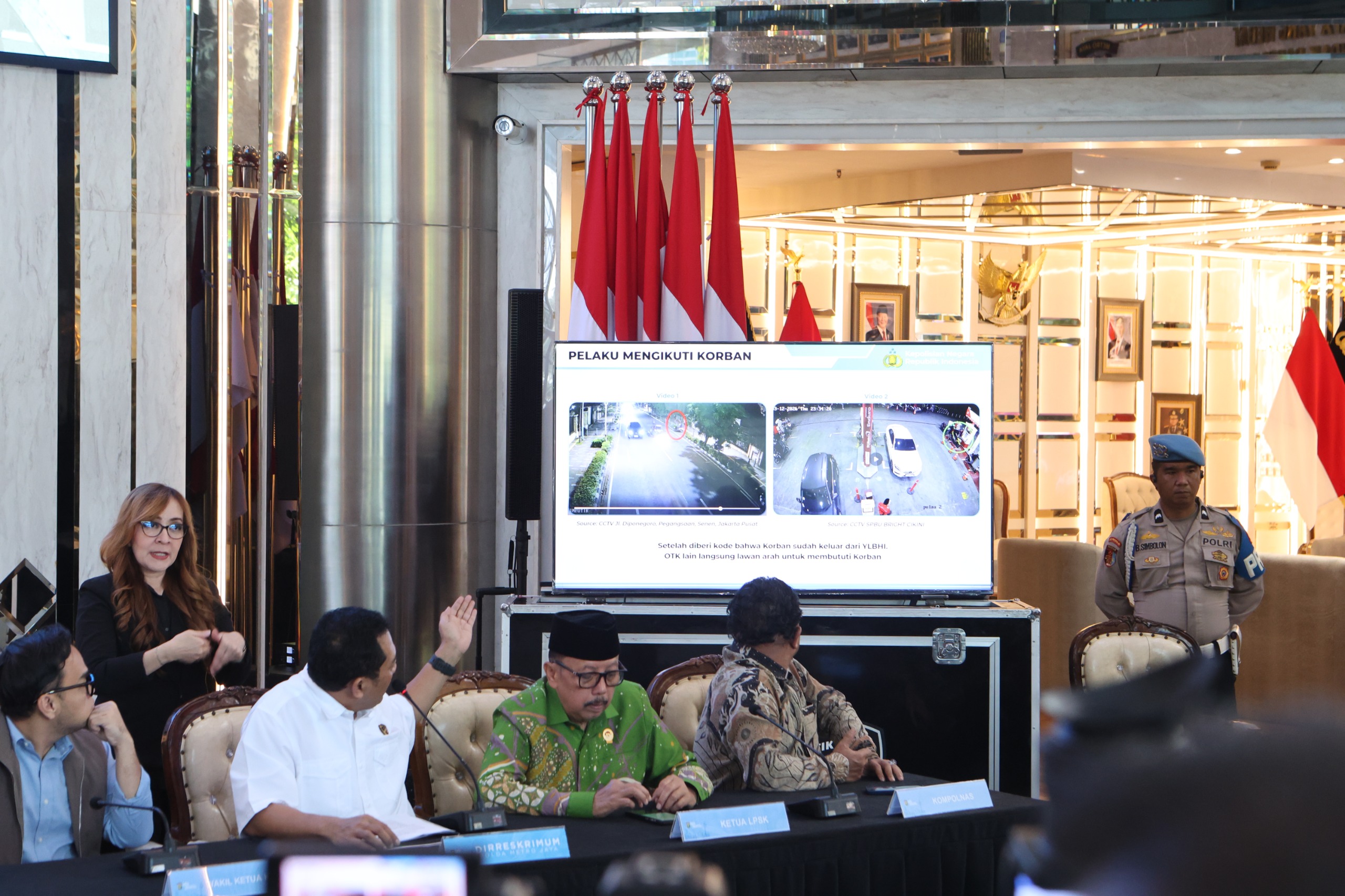 Polda Metro Jaya memberikan keterangan terkait kasus penyiraman cairan berbahaya (air keras) terhadap aktivis KontraS. (BeritaNasional/Elvis/HO)
