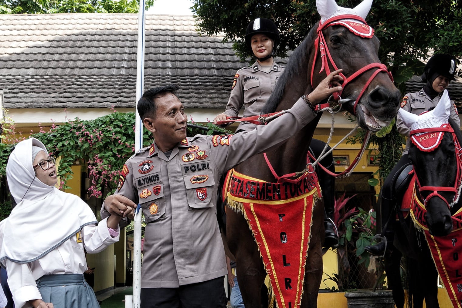 Para siswa Sekolah Luar Biasa Negeri (SLBN) Depok mengikuti kegiatan  pengembangan kemampuan sensorik dan motorik anak-anak berkebutuhan khusus. (BeritaNasional/Elvis Sendouw)