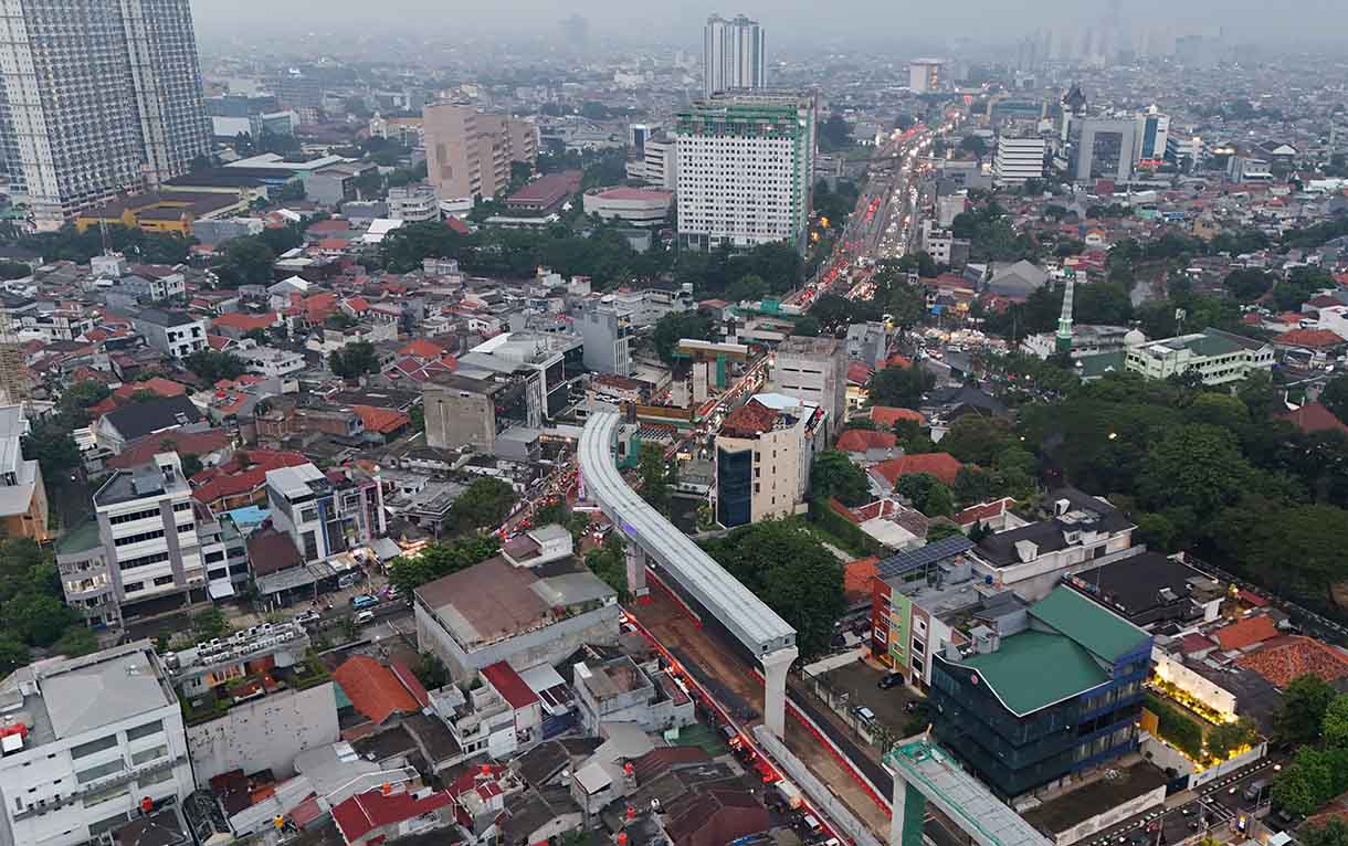 Polusi Udara di Jakarta Meningkat Suasana gedung bertingkat diselimuti polusi udara di Jakarta, Rabu(18/6/2025). (Beritanasional.com/Oke Atmaja)