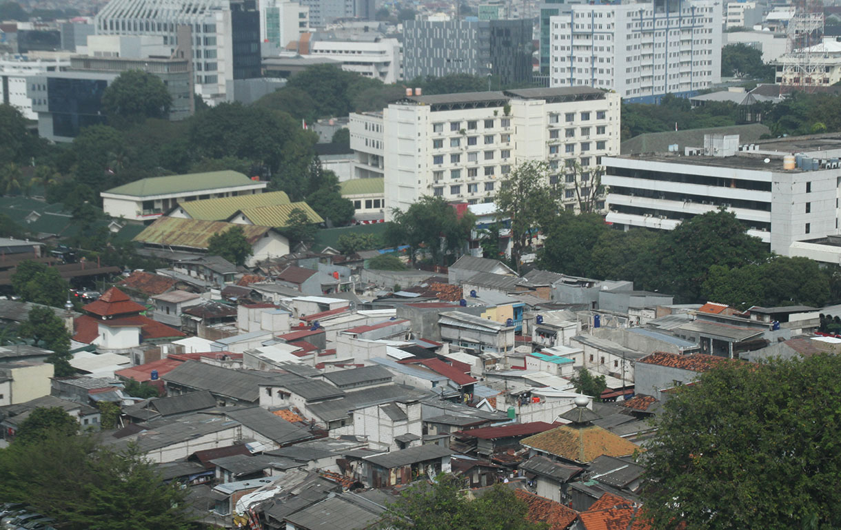 Kawasan perkantoran dan pemukiman Jakarta diselimuti oleh kabut polusi, Senin(30/9/2024).(BeritaNasional.com/Oke Atmaja)