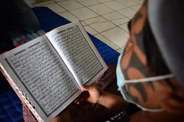 Sejumlah anak jalanan dan komunitas "Punk" mengikuti pengajian di Pondok Tasawuf Underground. (BeritaNasional/Elvis Sendouw)