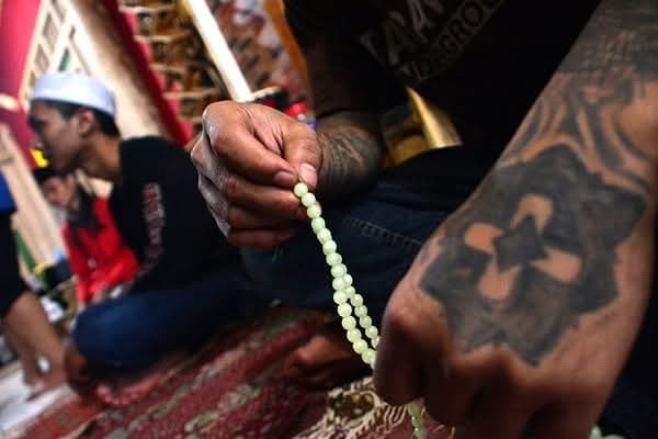 Sejumlah anak jalanan dan komunitas "Punk" mengikuti pengajian di Pondok Tasawuf Underground. (BeritaNasional/Elvis Sendouw)