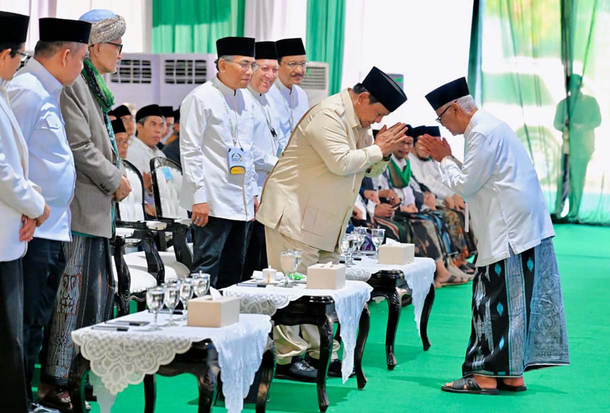 Presiden Prabowo Subianto berpidato saat menghadiri penutupan Musyawarah Nasional Alim Ulama dan Konferensi Besar Nahdlatul Ulama (NU) di IAI Syachona Mohammad Cholil, Bangkalan, Jawa Timur, Selasa (23/6/2026).  (Beritanasional.com/Oke Atmaja)