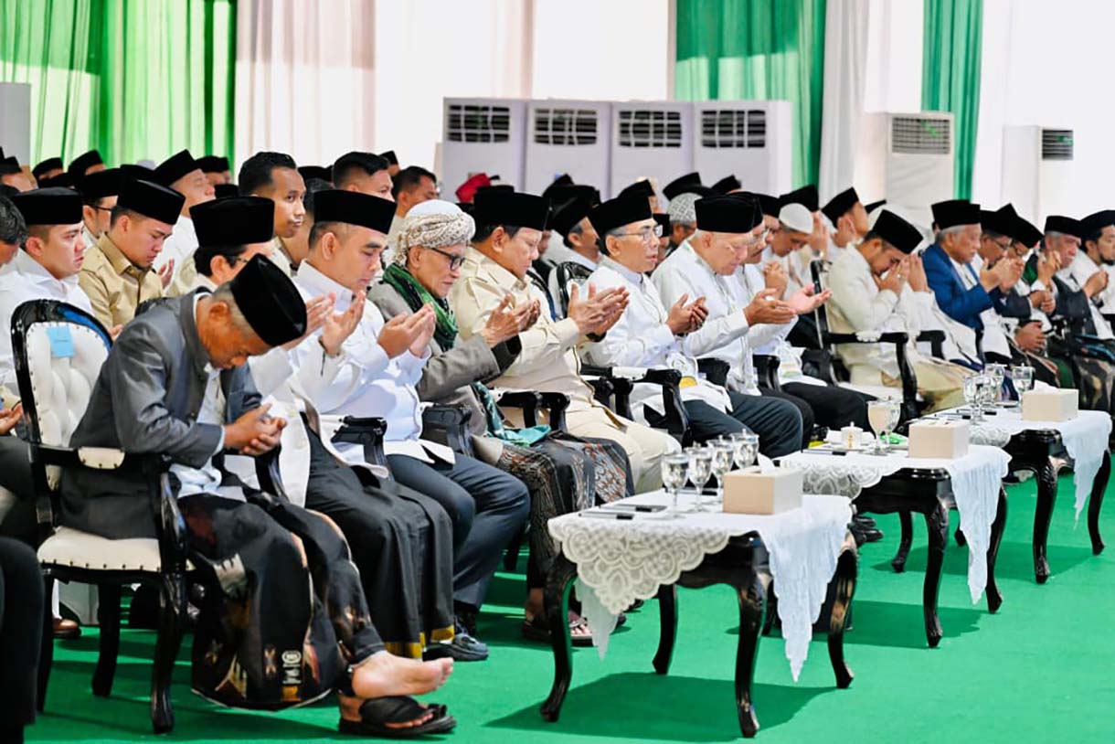 Presiden Prabowo Subianto berpidato saat menghadiri penutupan Musyawarah Nasional Alim Ulama dan Konferensi Besar Nahdlatul Ulama (NU) di IAI Syachona Mohammad Cholil, Bangkalan, Jawa Timur, Selasa (23/6/2026).  (Beritanasional.com/Oke Atmaja)