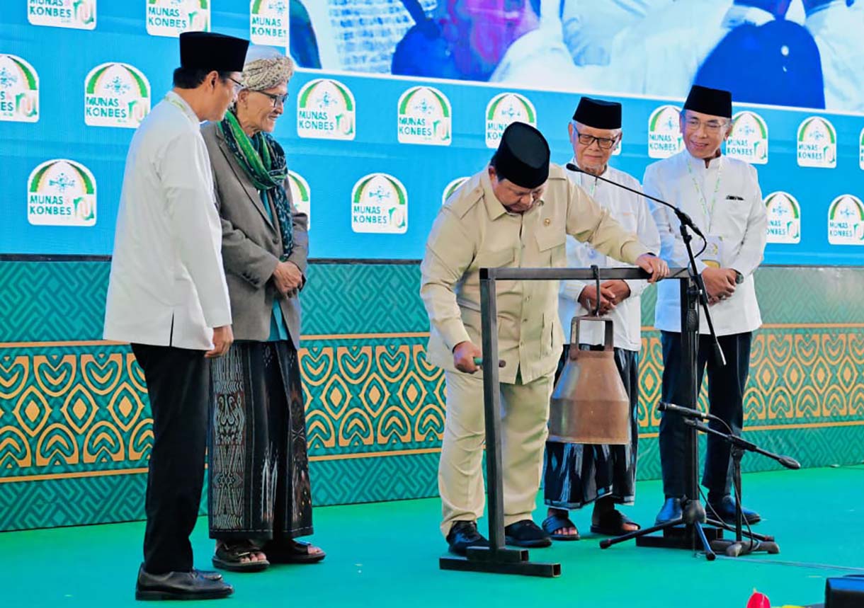 Presiden Prabowo Subianto berpidato saat menghadiri penutupan Musyawarah Nasional Alim Ulama dan Konferensi Besar Nahdlatul Ulama (NU) di IAI Syachona Mohammad Cholil, Bangkalan, Jawa Timur, Selasa (23/6/2026).  (Beritanasional.com/Oke Atmaja)