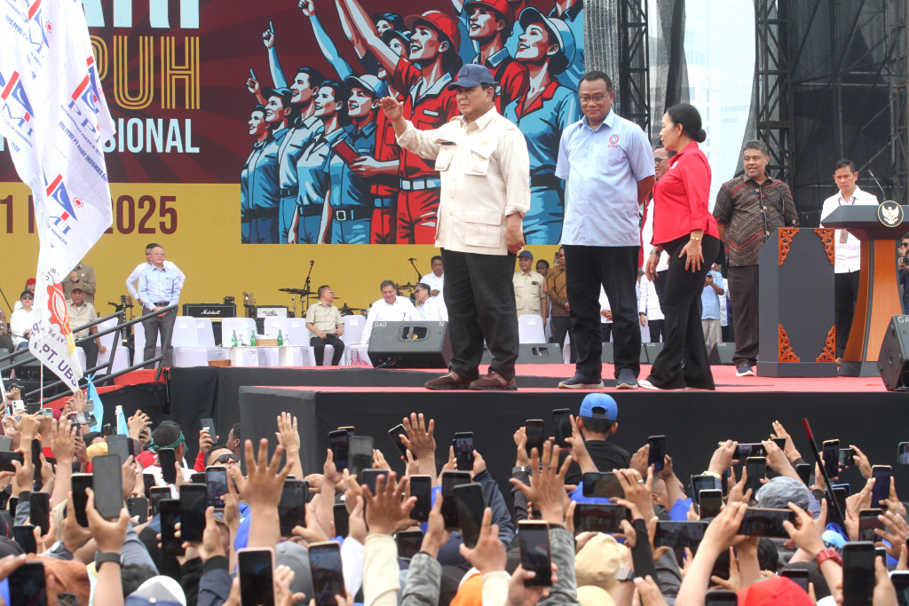 Presiden Prabowo Subianto menghadiri peringatan Hari Buruh Internasional atau May Day di Lapangan Monas, Jakarta, Kamis (1/5/2025). (Berita nasional.com/Oke Atmaja)