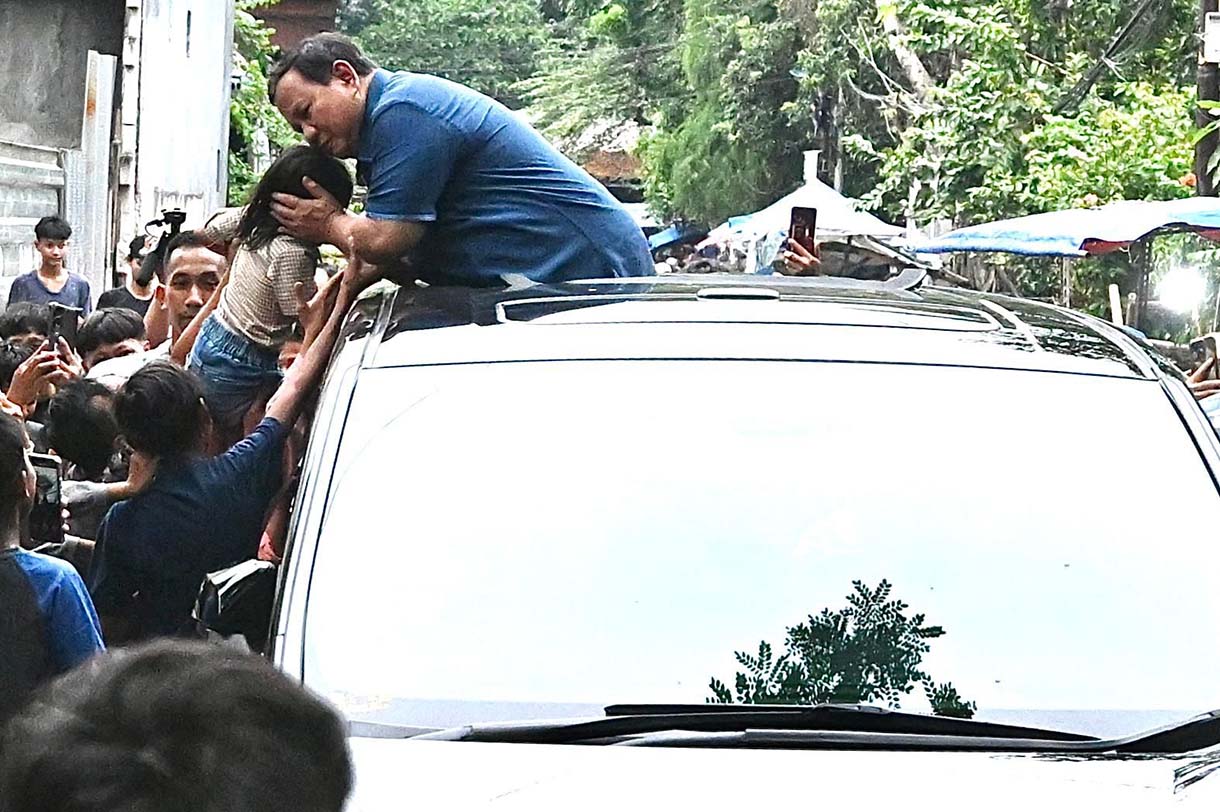 Presiden Prabowo Subianto mengunjungi permukiman di bantaran rel kereta api kawasan Kelurahan Kramat, Pasar Senen, Jakarta Pusat pada Kamis, 26 Maret 2026. (Biropers)