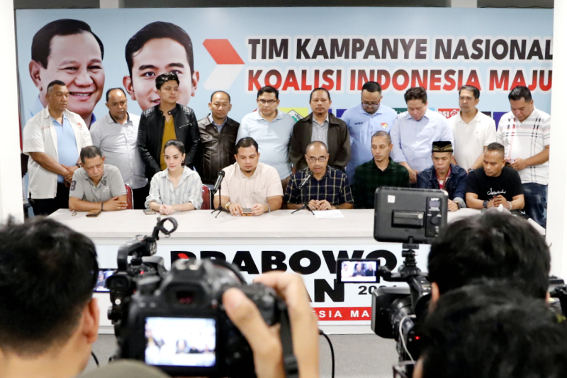 Pimpinan Relawan Prabowo -Gibran sampaikan arahan dan ibauan bapak Prabowo untuk membatalkan aksi damai pendukun 02. (BeritaNasional/Elvis Sendouw)