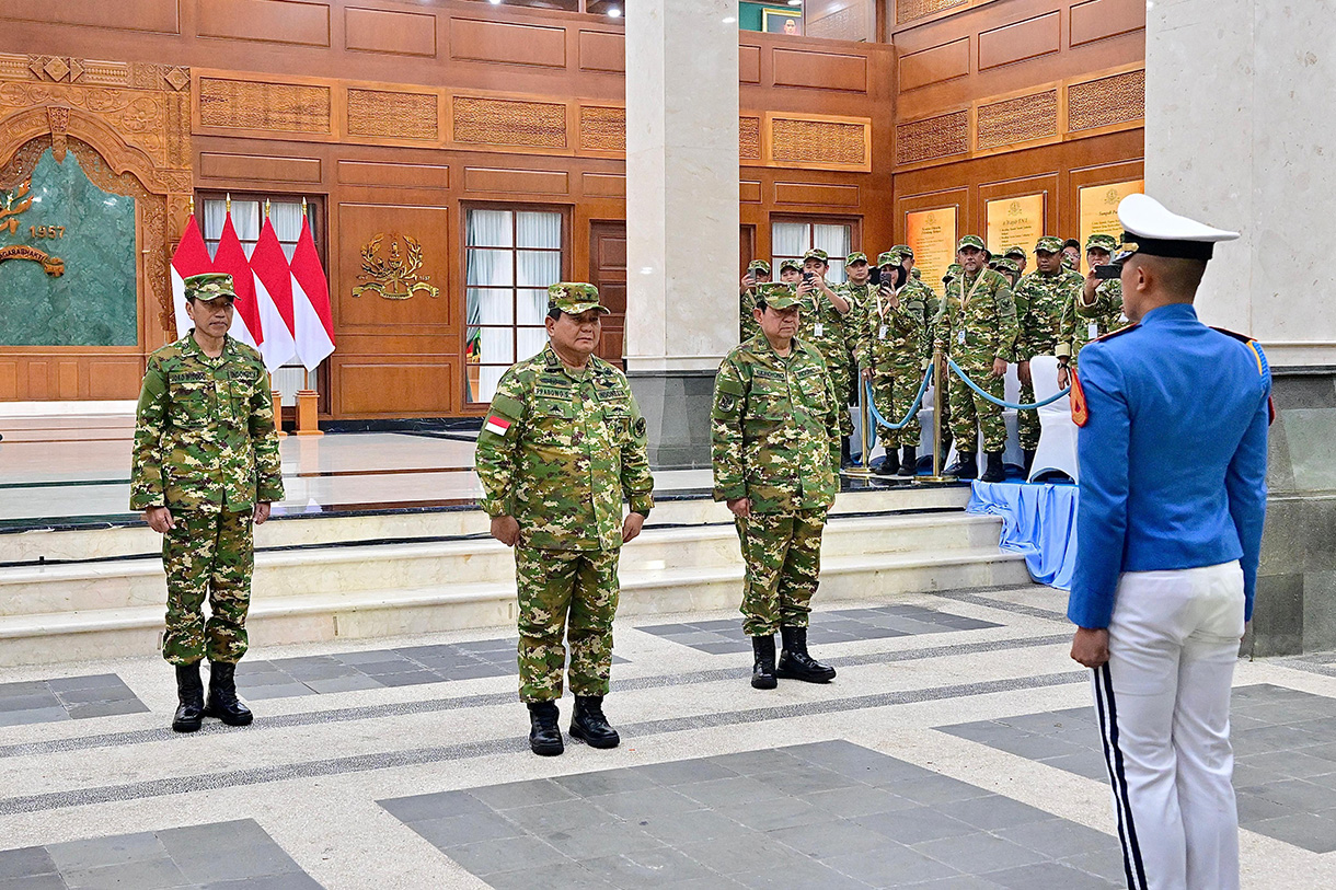 Presiden Republik Indonesia Prabowo Subianto memimpin Upacara Parade Senja dan Penurunan Bendera Sang Merah Putih di Akademi Militer (Akmil) Magelang, Jawa Tengah, Kamis (27/2/2025). (Foto: Rusman - Biro Pers Sekretariat Presiden)