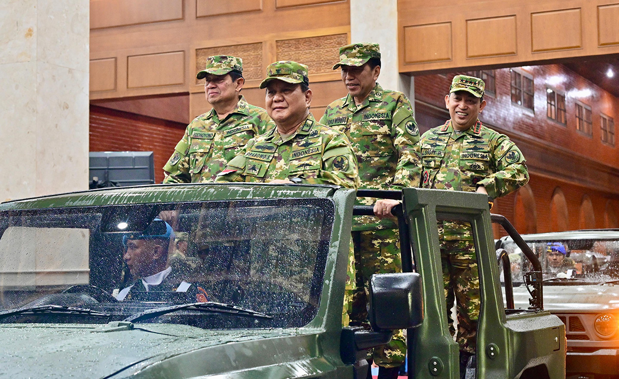 Presiden Republik Indonesia Prabowo Subianto memimpin Upacara Parade Senja dan Penurunan Bendera Sang Merah Putih di Akademi Militer (Akmil) Magelang, Jawa Tengah, Kamis (27/2/2025). (Foto: Rusman - Biro Pers Sekretariat Presiden)