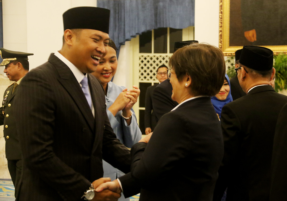 Kepala BGN Sudaryono (tengah) menyampaikan keterangan pers usai pelantikan pejabat baru di Istana Negara, Jakarta, Rabu (22/7/2026). Presiden Prabowo Subianto melantik Sudaryono menjadi Kepala BGN menggantikan Nanik Sudaryati Deyang dan melantik Marsekal TNI (Purn) Donny Ermawan Taufanto sebagai Gubernur Universitas RI serta Yos Sunitiyoso sebagai Wakil Gubernur Universitas RI.  (Beritanasional.com/Oke Atmaja)