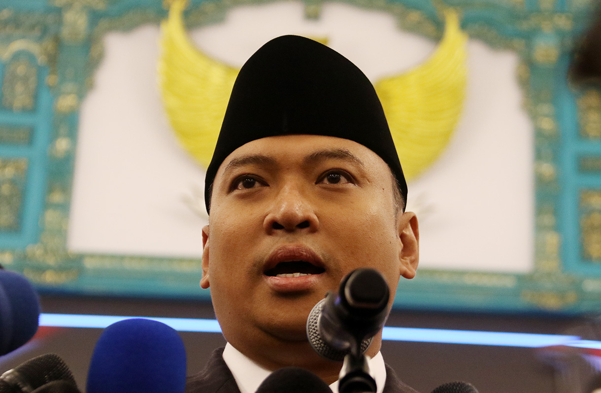 Kepala BGN Sudaryono (tengah) menyampaikan keterangan pers usai pelantikan pejabat baru di Istana Negara, Jakarta, Rabu (22/7/2026). Presiden Prabowo Subianto melantik Sudaryono menjadi Kepala BGN menggantikan Nanik Sudaryati Deyang dan melantik Marsekal TNI (Purn) Donny Ermawan Taufanto sebagai Gubernur Universitas RI serta Yos Sunitiyoso sebagai Wakil Gubernur Universitas RI.  (Beritanasional.com/Oke Atmaja)