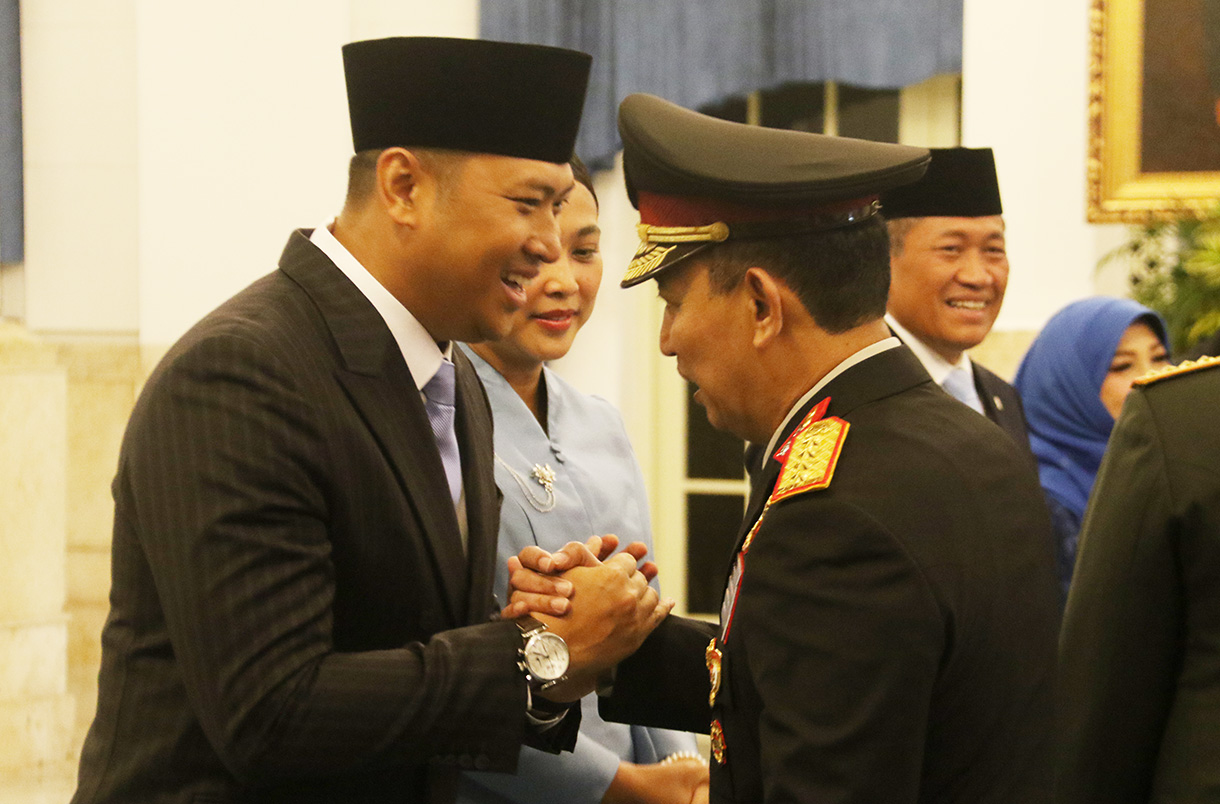 Kepala BGN Sudaryono (tengah) menyampaikan keterangan pers usai pelantikan pejabat baru di Istana Negara, Jakarta, Rabu (22/7/2026). Presiden Prabowo Subianto melantik Sudaryono menjadi Kepala BGN menggantikan Nanik Sudaryati Deyang dan melantik Marsekal TNI (Purn) Donny Ermawan Taufanto sebagai Gubernur Universitas RI serta Yos Sunitiyoso sebagai Wakil Gubernur Universitas RI.  (Beritanasional.com/Oke Atmaja)