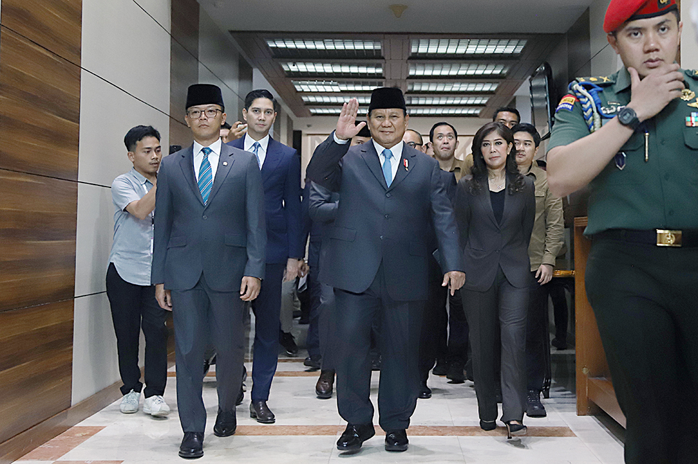 Menteri Pertahanan yang juga Presiden terpilih Prabowo Subianto menghadiri rapat kerja Komisi I bahas pertahanan. (BeritaNasional/Elvis Sendouw)