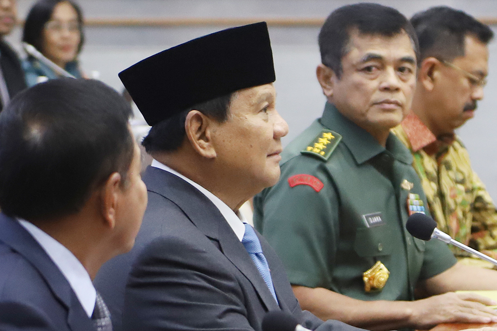 Menteri Pertahanan yang juga Presiden terpilih Prabowo Subianto menghadiri rapat kerja Komisi I bahas pertahanan. (BeritaNasional/Elvis Sendouw)