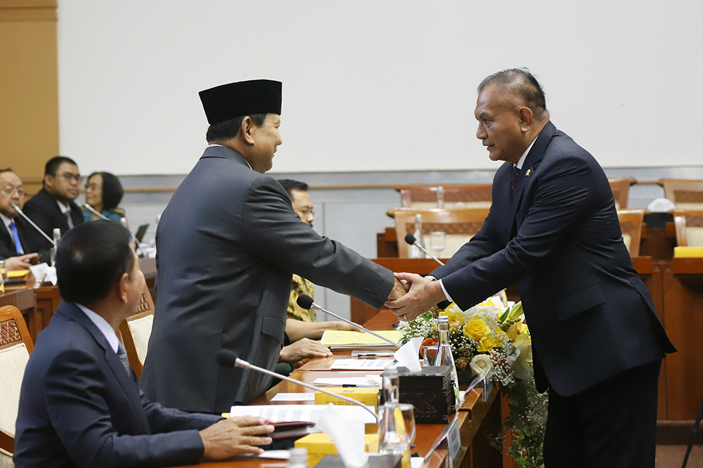 Menteri Pertahanan yang juga Presiden terpilih Prabowo Subianto menghadiri rapat kerja Komisi I bahas pertahanan. (BeritaNasional/Elvis Sendouw)