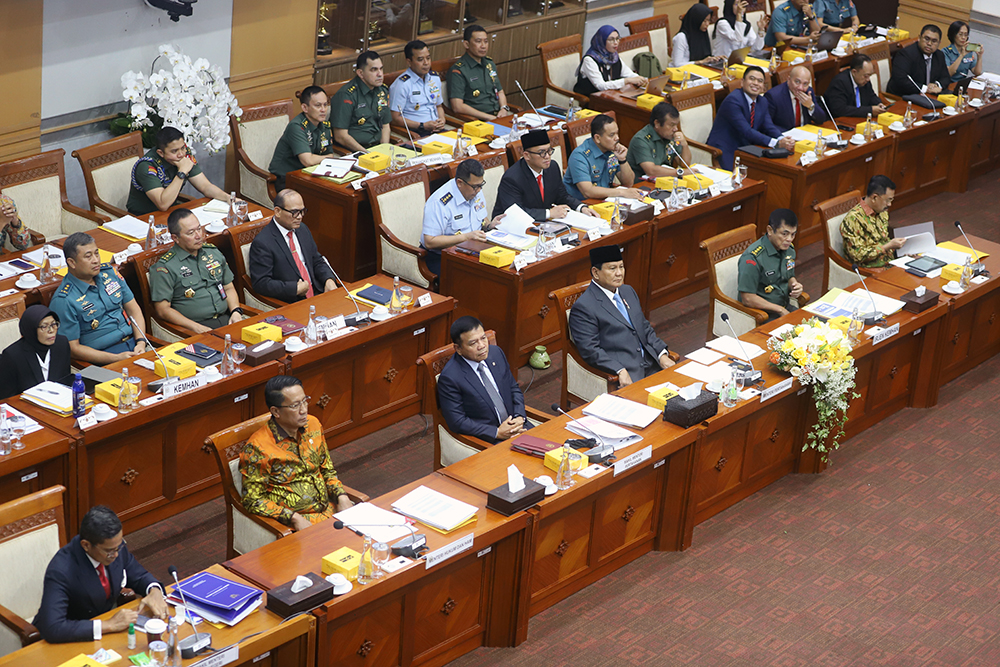 Menteri Pertahanan yang juga Presiden terpilih Prabowo Subianto menghadiri rapat kerja Komisi I bahas pertahanan. (BeritaNasional/Elvis Sendouw)