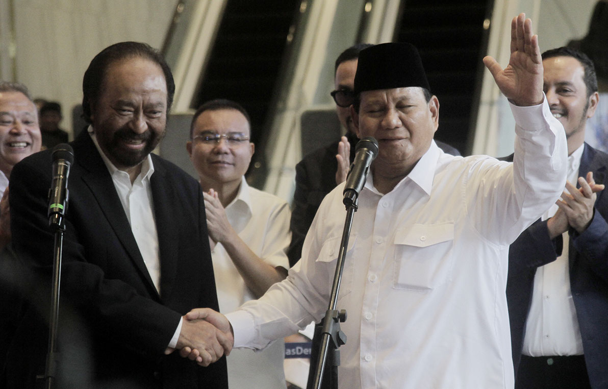 Presiden terpilih 2024-2029 Prabowo Subianto (kanan) memberikan keterangan pers usai menemui  Ketua Umum Partai Nasional Demokrat Surya Paloh di NasDem Tower Jakarta, Jumat (22/3/2024). (IndonesiaGlobe/Oke Atmaja)