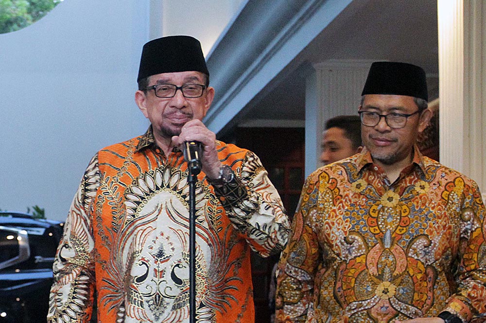 Presiden terpilih (2024-2029) yang juga Ketua Umum Partai Gerindra Prabowo Subianto (kedua kiri) didampingi Ketua Harian DPP Partai Gerindara Sufmi Dasco Ahmad (kiri) menerima kunjungan silahturahmi pimpinan PKS (BeritaNasional/Elvis Sendouw)