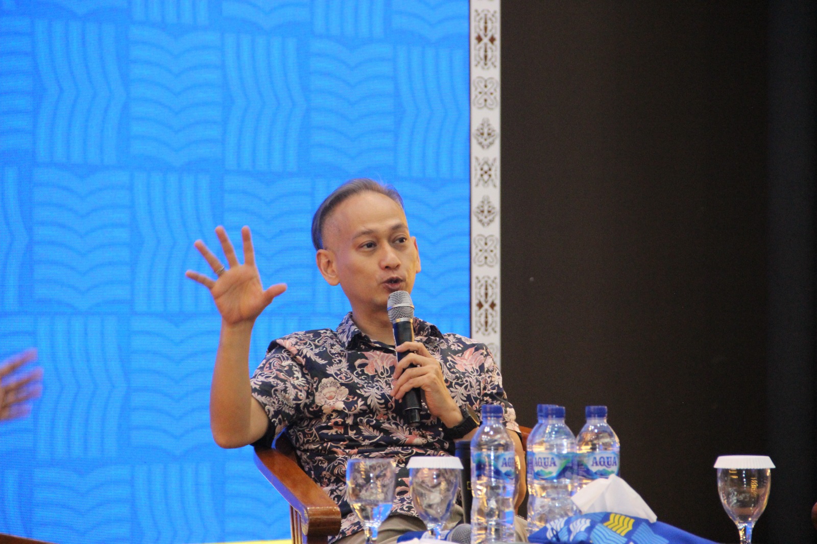 Praktisi Film dan Penggiat Bahasa Gelar Seminar Film dan Bahasa LBI FIB UI Seminar bertajuk “Tantangan dalam Penerjemahan Audiovisual” di Auditorium Gedung IX Kampus FIB UI, Depok. (BeritaNasional/Elvis Sendouw/HO LBI FIB UI)