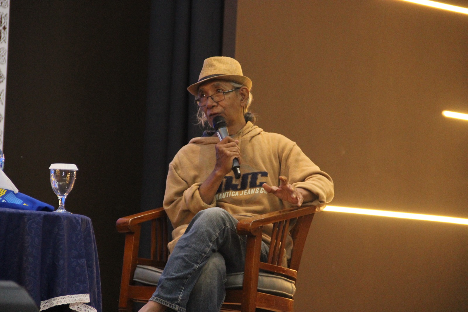 Praktisi Film dan Penggiat Bahasa Gelar Seminar Film dan Bahasa LBI FIB UI Seminar bertajuk “Tantangan dalam Penerjemahan Audiovisual” di Auditorium Gedung IX Kampus FIB UI, Depok. (BeritaNasional/Elvis Sendouw/HO LBI FIB UI)