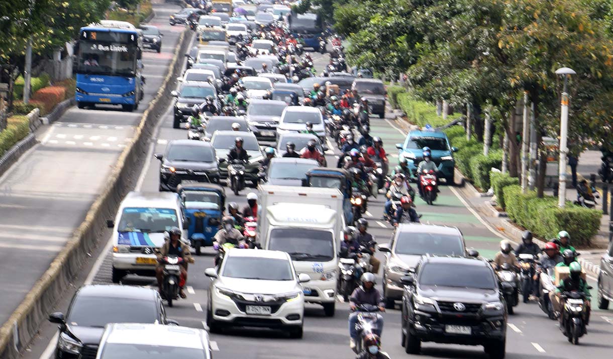 Kendaraan melintas di Kawasan Jalan Kenari, Jakarta, Selasa (7/10/2025).  (Beritanasional.com/Oke Atmaja)