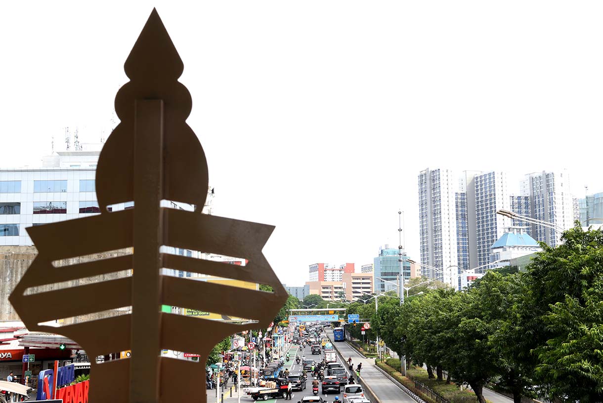 Kendaraan melintas di Kawasan Jalan Kenari, Jakarta, Selasa (7/10/2025).  (Beritanasional.com/Oke Atmaja)