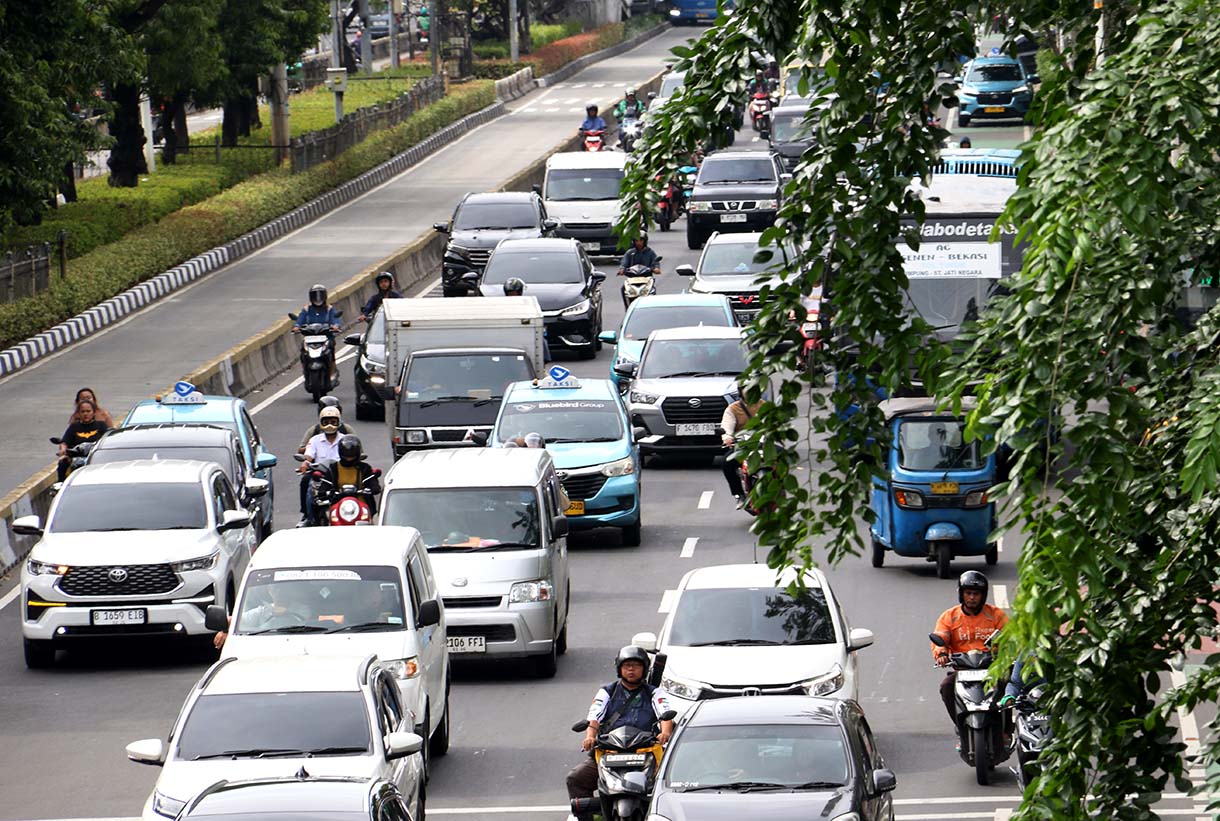 Kendaraan melintas di Kawasan Jalan Kenari, Jakarta, Selasa (7/10/2025).  (Beritanasional.com/Oke Atmaja)