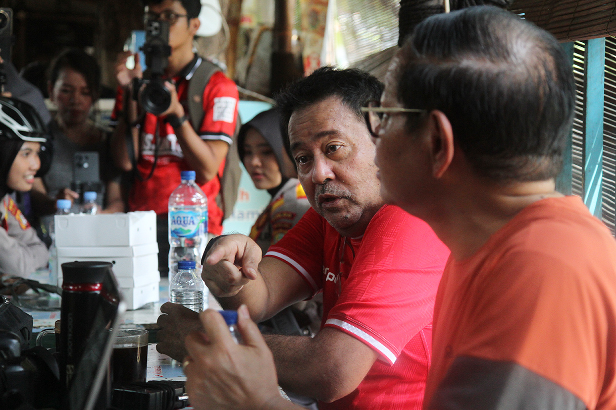 Pasangan bakal calon Gubernur dan Wakil Gubernur DKI Jakarta Pramono Anung dan Rano Karno berbincang bersama wartwan di balai pewarta foto di Budaran HI, Jakarta, Minggu (8/9/2024). (BeritaNasional.com/ Oke Atmaja)