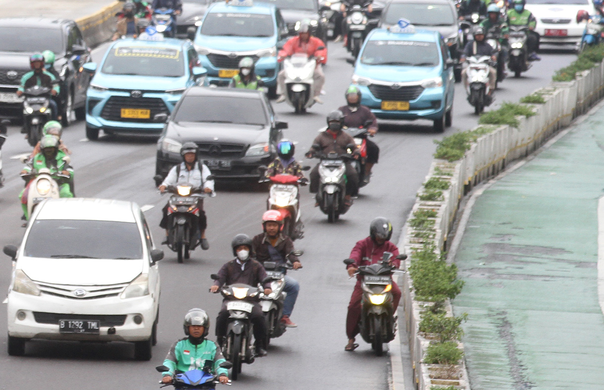 Sejumlah Kendaraan melintas di Jalan Jenderal Sudirman,Jakarta, Kamis(9/6/2026).(Beritanasional.com/Oke Atmaja)