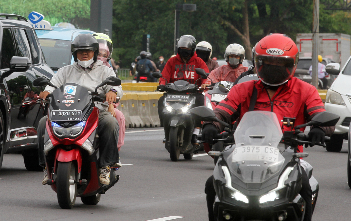 Sejumlah Kendaraan melintas di Jalan Jenderal Sudirman,Jakarta, Kamis(9/6/2026).(Beritanasional.com/Oke Atmaja)