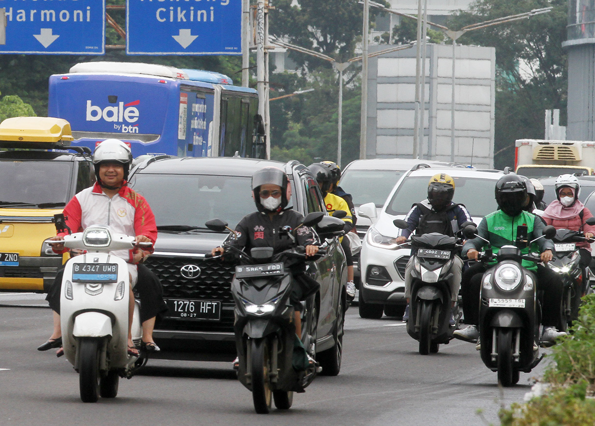 Sejumlah Kendaraan melintas di Jalan Jenderal Sudirman,Jakarta, Kamis(9/6/2026).(Beritanasional.com/Oke Atmaja)