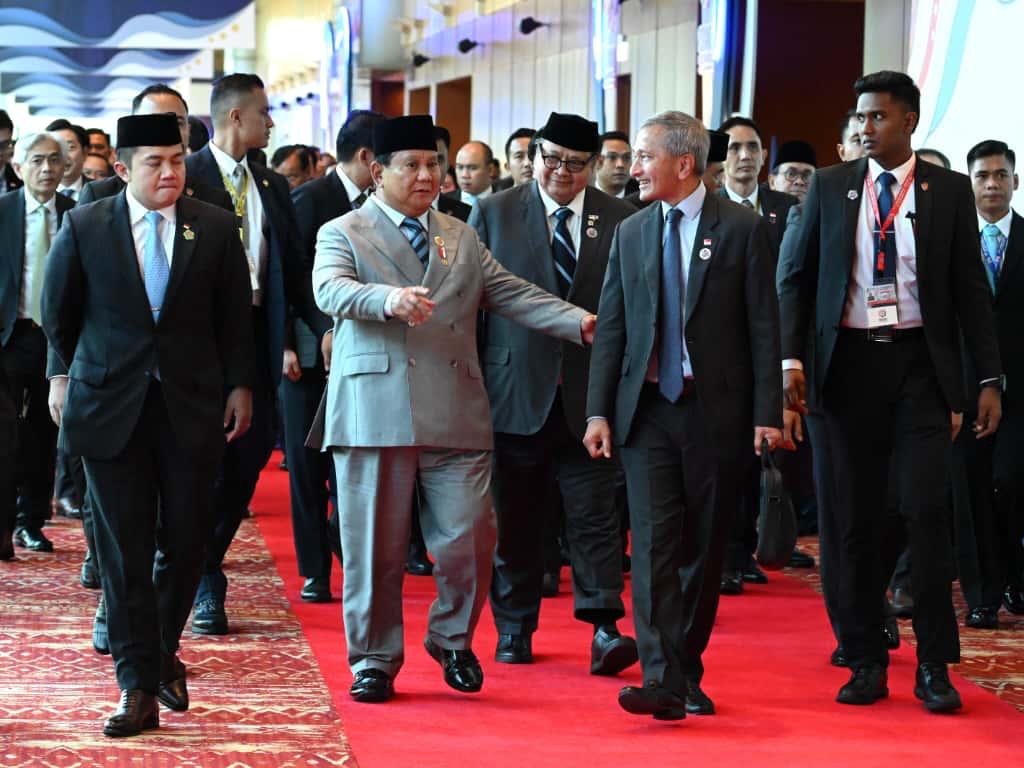 Presiden Prabowo: ASEAN–Jepang Adalah Jangkar Perdamaian dan Stabilitas Indo-Pasifik Presiden Republik Indonesia Prabowo Subianto menghadiri Konferensi Tingkat Tinggi (KTT) ke-28 ASEAN–Jepang yang digelar di Kuala Lumpur Convention Centre (KLCC), Malaysia.  (BeritaNasional/Elvis/HO Kris - Biro Pers Sekretariat Presiden)