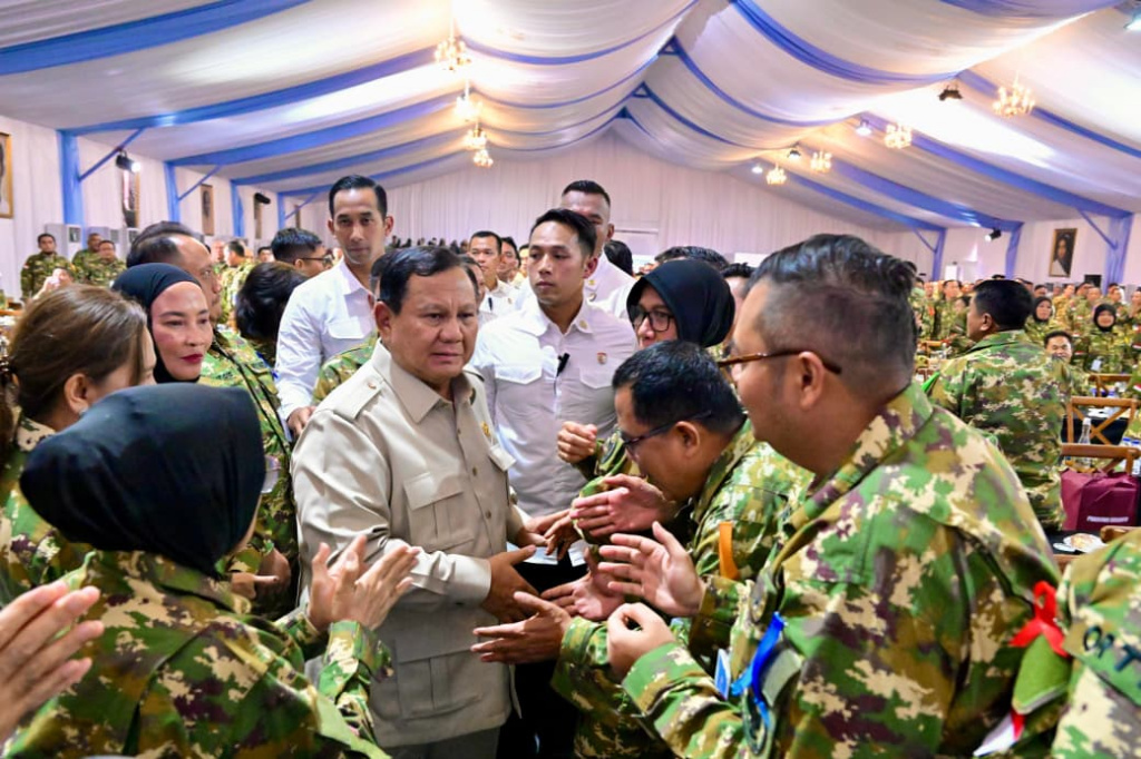 Presiden Prabowo Subianto memberikan arahan tertutup pada saat retreat dan kursus pemantapan Ketua DPRD seluruh Indonesia, di Akademi Militer, Magelang, Sabtu (18/4/2026). (Beritanasional.com/Oke Atmaja)