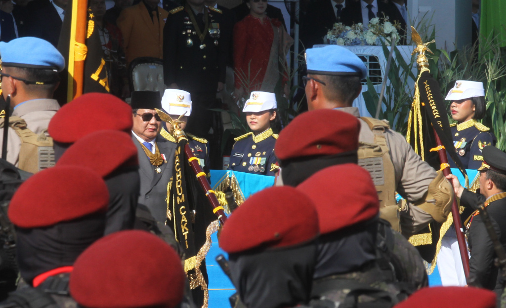 Presiden Prabowo Subianto dan Kapolri Jenderal Listyo Sigit Prabowo melakukan pengecekan pasukan di HUT ke-79 Bhayangkara di Monas, Jakarta, Selasa (1/7/2025). (Beritanasional.com/Oke Atmaja)