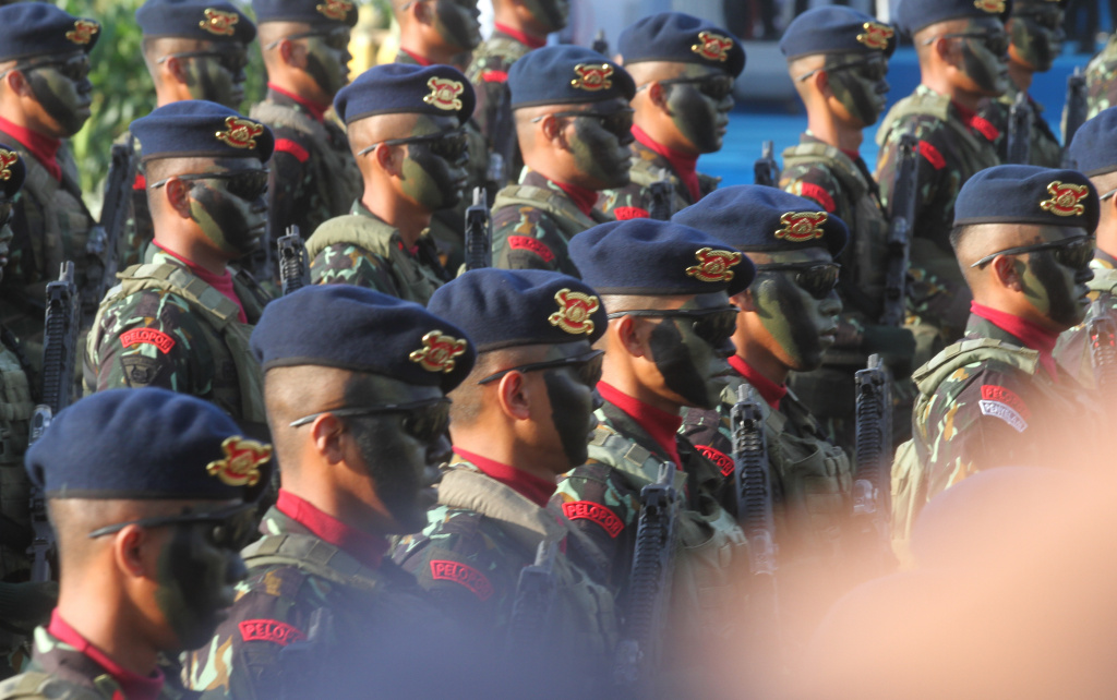 Presiden Prabowo Subianto dan Kapolri Jenderal Listyo Sigit Prabowo melakukan pengecekan pasukan di HUT ke-79 Bhayangkara di Monas, Jakarta, Selasa (1/7/2025). (Beritanasional.com/Oke Atmaja)