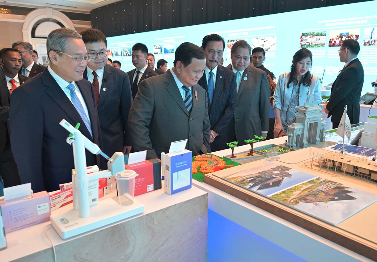 Presiden Prabowo Bersama PM China Li Qiang Hadiri Indonesia-China Business Reception 2025 Presiden Prabowo Subianto (kanan) bersama Perdana Menteri China Li Qiang (kedua kiri) menghadiri Indonesia-China Business Reception 2025 di Jakarta, Sabtu (24/5/2025). (Beritanasional.com/Biro Pers)