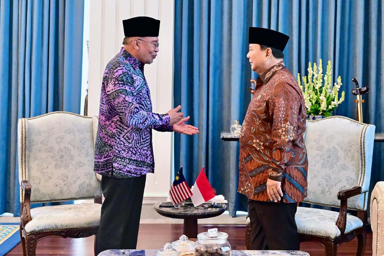 Presiden Prabowo Subianto (kanan) berbincang dengan Perdana Menteri Malaysia Anwar Ibrahim menerima kunjungan di Istana Merdeka, Jakarta, Jumat (27/3/2026). (Biropers)