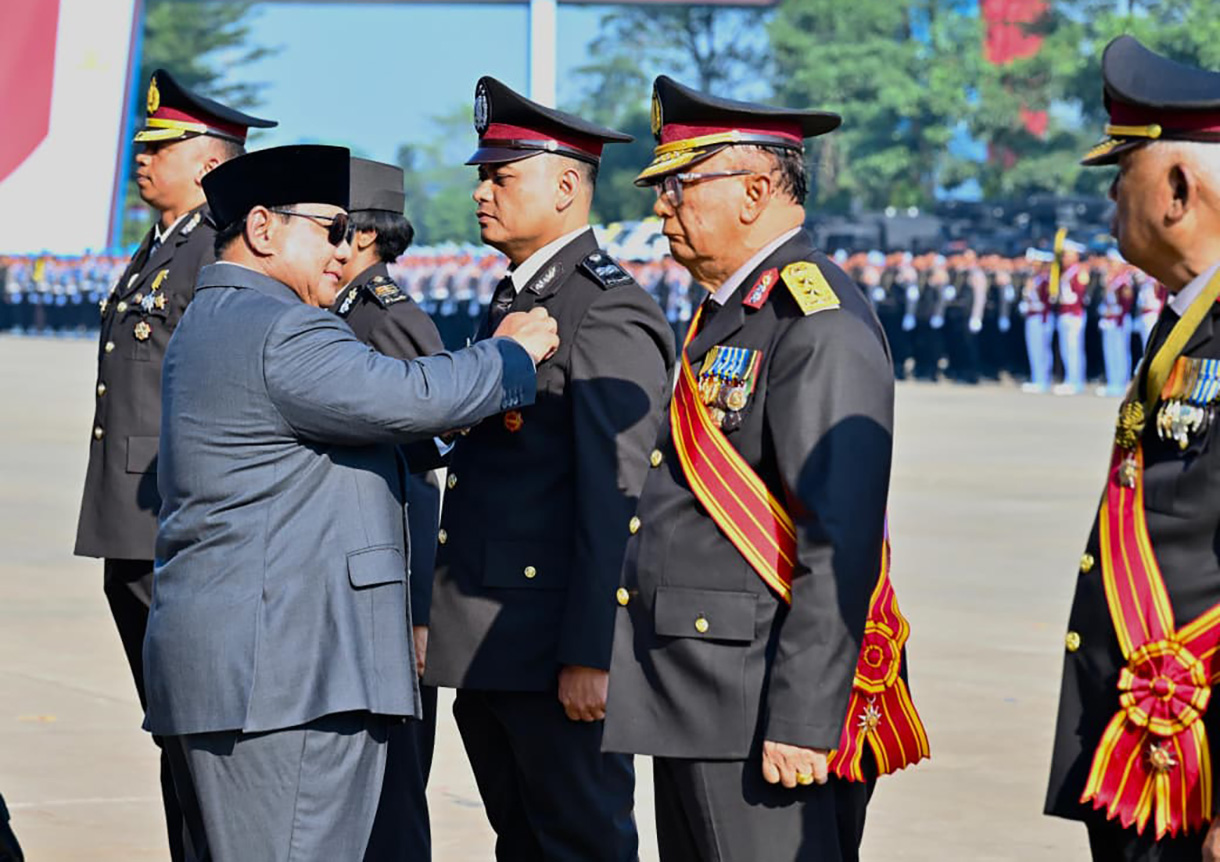 Presiden Prabowo Subianto didampingi Kapolri Jenderal Pol Listyo Sigit Prabowo menginspeksi pasukan pada upacara HUT Ke-80 Bhayangkara di Pusat Latihan Brimob Polri, Cikeas, Bogor, Jawa Barat, Rabu (1/7/2026).(Beritanasional.com/Oke Atmaja)