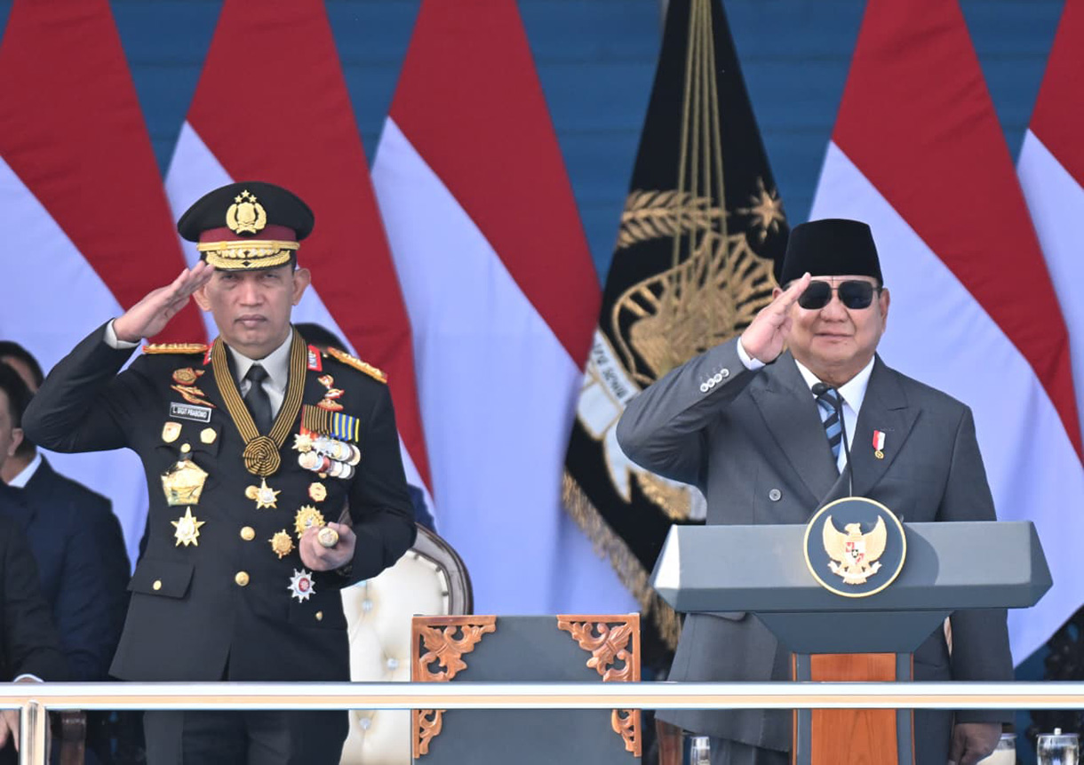 Presiden Prabowo Subianto didampingi Kapolri Jenderal Pol Listyo Sigit Prabowo menginspeksi pasukan pada upacara HUT Ke-80 Bhayangkara di Pusat Latihan Brimob Polri, Cikeas, Bogor, Jawa Barat, Rabu (1/7/2026).(Beritanasional.com/Oke Atmaja)