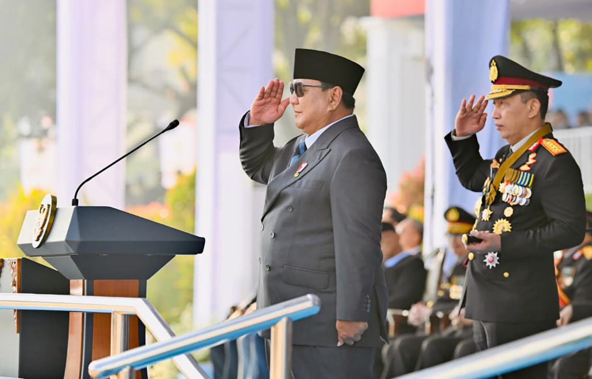 Presiden Prabowo Subianto didampingi Kapolri Jenderal Pol Listyo Sigit Prabowo menginspeksi pasukan pada upacara HUT Ke-80 Bhayangkara di Pusat Latihan Brimob Polri, Cikeas, Bogor, Jawa Barat, Rabu (1/7/2026).(Beritanasional.com/Oke Atmaja)