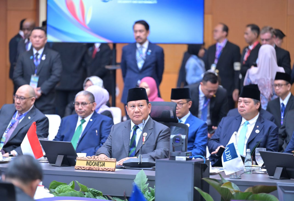 Presiden Prabowo hadiri KTT ke-16 BIMP-EAGA Presiden Prabowo bersiap mengikuti Konferensi Tingkat Tinggi (KTT) ke-16 Brunei Darussalam-Indonesia-Malaysia-Filipina Area Pertumbuhan ASEAN Timur (BIMP-EAGA) di Kuala Lumpur Convention Centre (KLCC), Kuala Lumpur, Malaysia, Selasa (27/5/2025). Biro Pers)