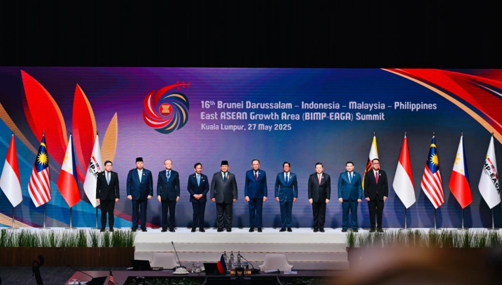 Presiden Prabowo hadiri KTT ke-16 BIMP-EAGA Presiden Prabowo bersiap mengikuti Konferensi Tingkat Tinggi (KTT) ke-16 Brunei Darussalam-Indonesia-Malaysia-Filipina Area Pertumbuhan ASEAN Timur (BIMP-EAGA) di Kuala Lumpur Convention Centre (KLCC), Kuala Lumpur, Malaysia, Selasa (27/5/2025). Biro Pers)