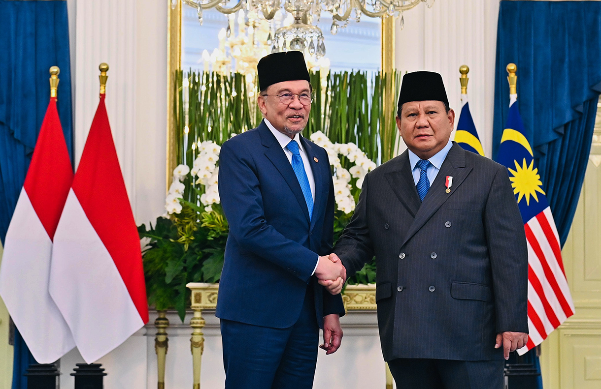 Presiden Prabowo Menerima Kunjungan PM Malaysia Presiden Prabowo Subianto (kanan) berbincang dengan Perdana Menteri Malaysia Anwar Ibrahim (kiri) saat menerima kunjungan kenegaraan di Istana Merdeka, Jakarta, Selasa (29/7/2025). (Beritanasional.com/ Biro Pers)