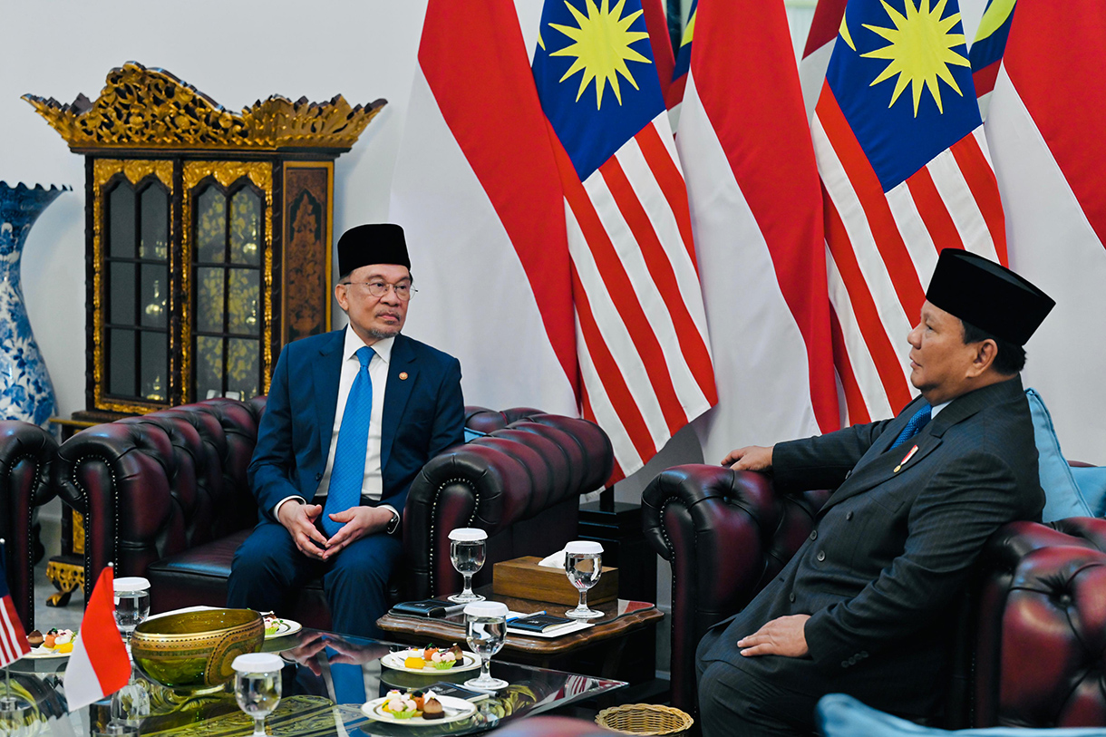 Presiden Prabowo Menerima Kunjungan PM Malaysia Presiden Prabowo Subianto (kanan) berbincang dengan Perdana Menteri Malaysia Anwar Ibrahim (kiri) saat menerima kunjungan kenegaraan di Istana Merdeka, Jakarta, Selasa (29/7/2025). (Beritanasional.com/ Biro Pers)