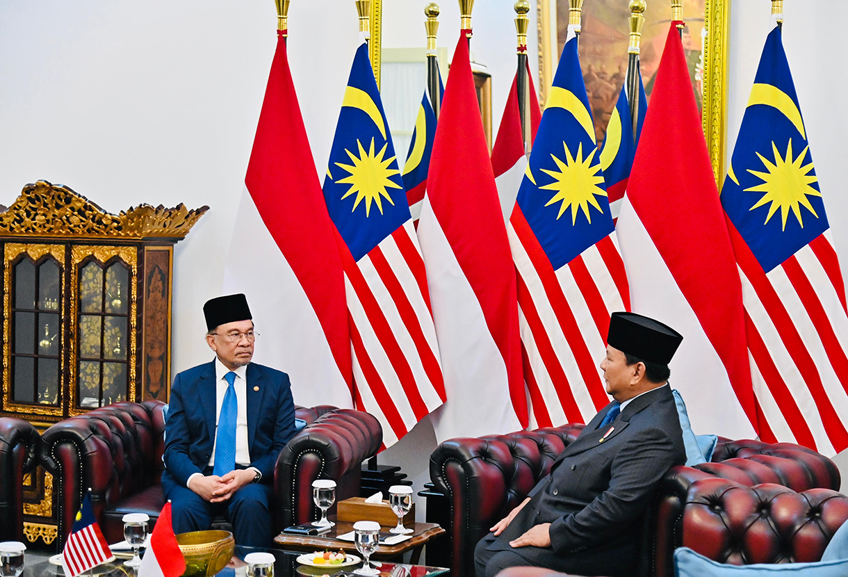 Presiden Prabowo Menerima Kunjungan PM Malaysia Presiden Prabowo Subianto (kanan) berbincang dengan Perdana Menteri Malaysia Anwar Ibrahim (kiri) saat menerima kunjungan kenegaraan di Istana Merdeka, Jakarta, Selasa (29/7/2025). (Beritanasional.com/ Biro Pers)
