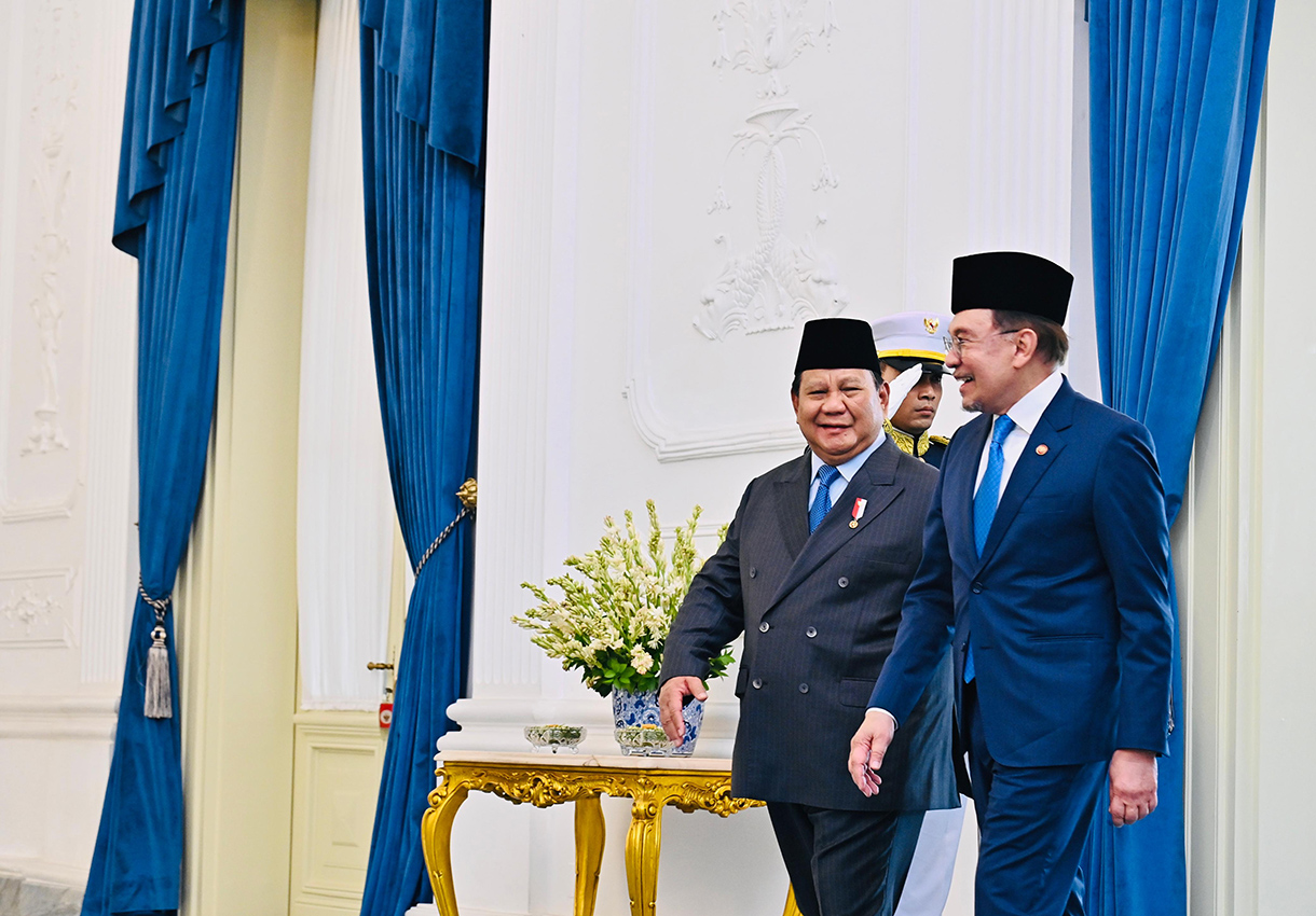 Presiden Prabowo Menerima Kunjungan PM Malaysia Presiden Prabowo Subianto (kanan) berbincang dengan Perdana Menteri Malaysia Anwar Ibrahim (kiri) saat menerima kunjungan kenegaraan di Istana Merdeka, Jakarta, Selasa (29/7/2025). (Beritanasional.com/ Biro Pers)