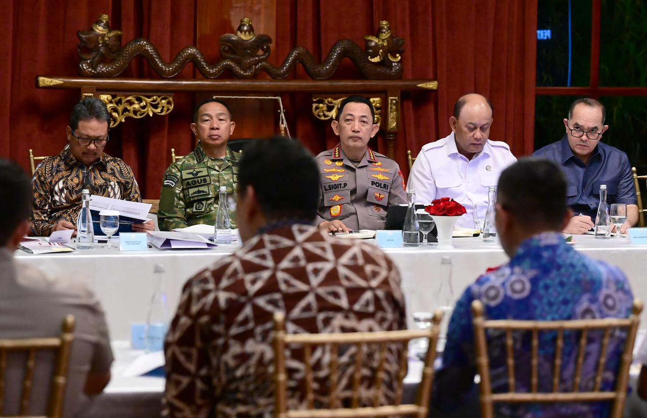 Presiden Prabowo panggil sejumlah anggota kabinet Merah Putih untuk bahas Ketahanan Pangan, MBG dan Energi. (BeritaNasional/Elvis Sendouw/Setpres)